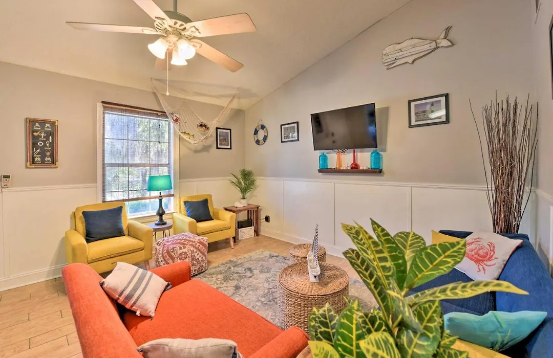 Cozy Family-Friendly Home Near Historic District!-1