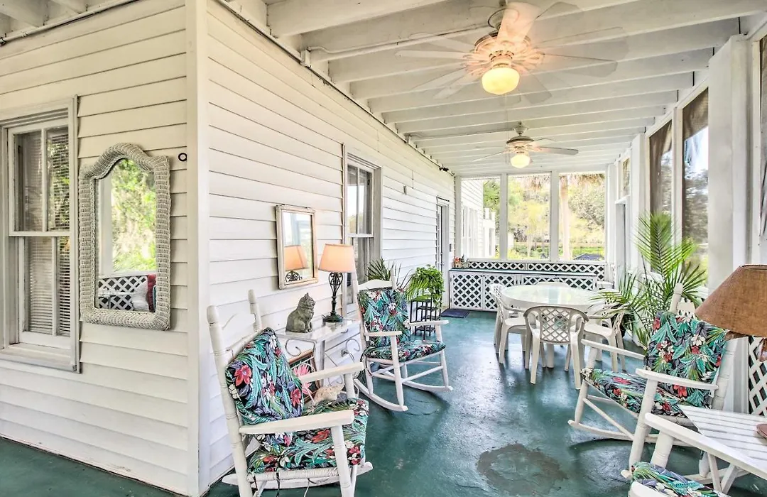 Family-Friendly Savannah Vacation Rental W/ Decks!-1
