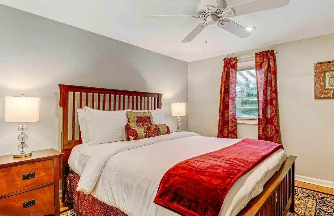 Evergreen Inn Unit B-1