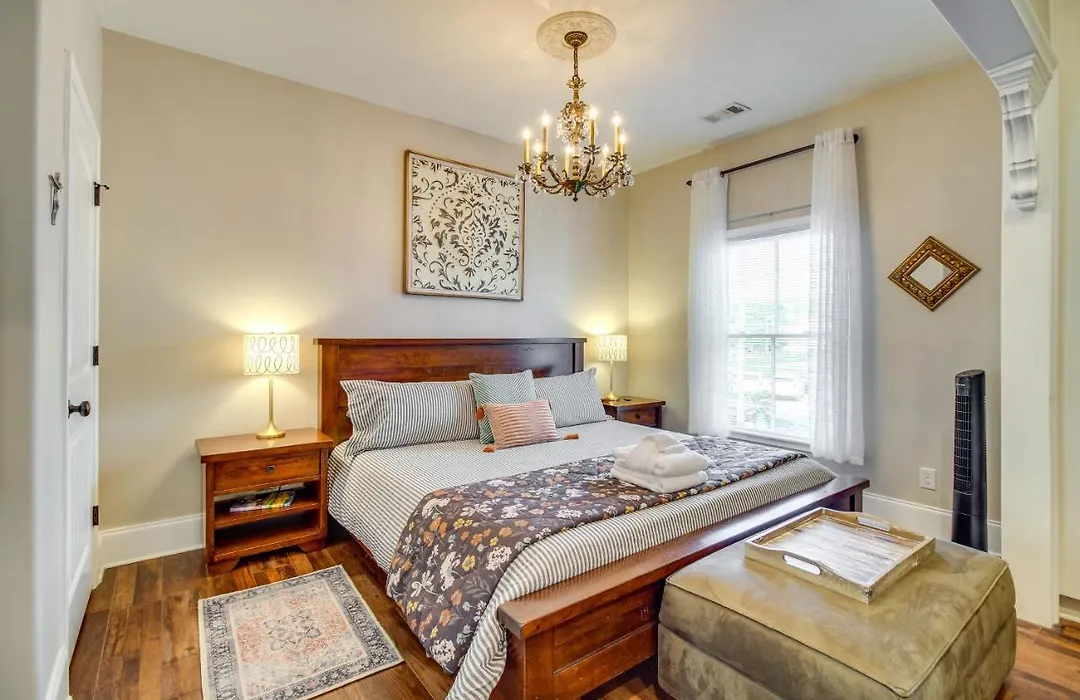 Cozy Savannah Vacation Rental W/ Fenced Courtyard!-1