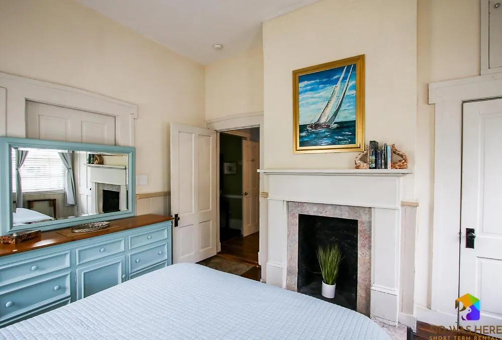 Artists House-2 Apartments Off Street Parking-1