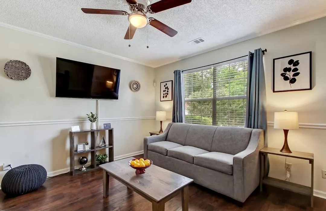 Covered Patio & Fenced Yard Lovely In Laurelwood-1