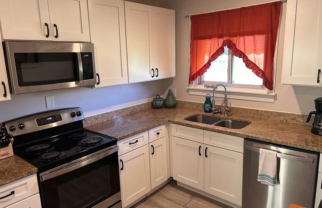 Garden City Delight-Less Than 5 Miles From Downtown!-1