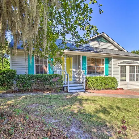 Cozy Family-Friendly Home Near Historic District!-3