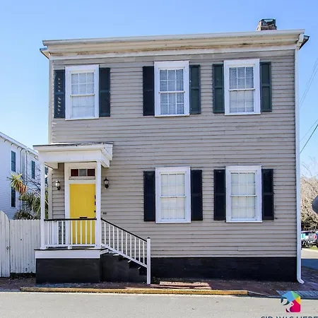 Artists House-2 Apartments Off Street Parking-2