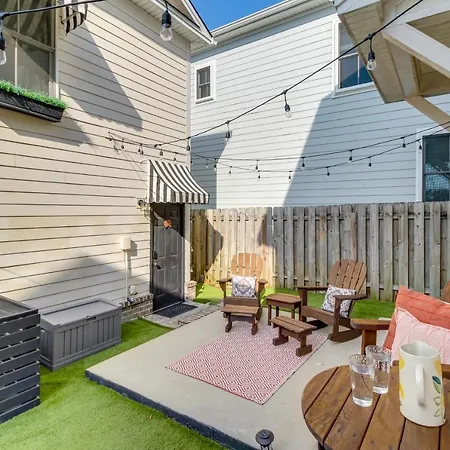 Cozy Savannah Vacation Rental W/ Fenced Courtyard!-2