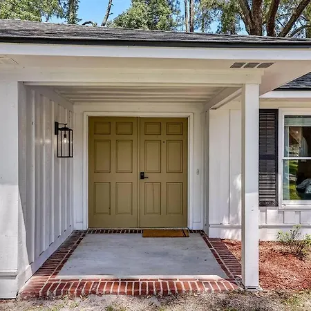 Savannah Place: Mid-Century Modern 3 Bedroom Home-3