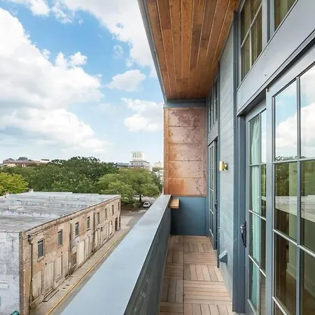 Annabelle 4C - 2Br, Private Patio & Huge Windows-3