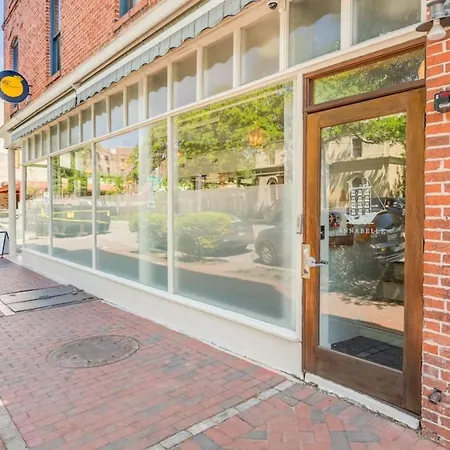 Annabelle 3A - Historic Downtown, Fully Equipped-3