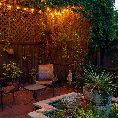Beautiful Historic 1908 Townhome Near Forsyth Park-3