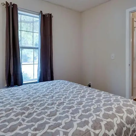 Coastal Haven- 10 Mins To Gardens, 20 Mins To Downtown!-3