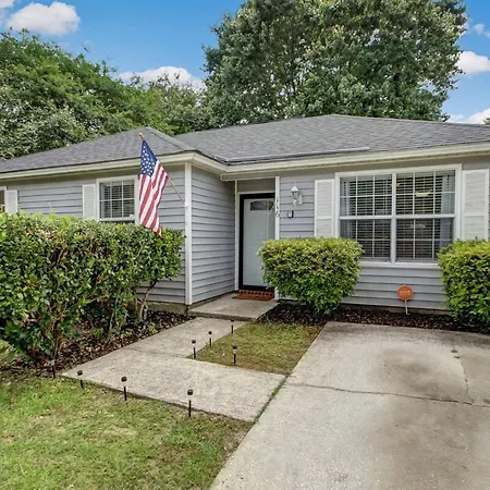 Covered Patio & Fenced Yard Lovely In Laurelwood-2