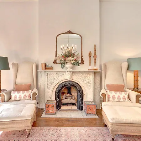Elsewhere On Madison Square Manor-2